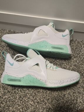 Nike Women White & Mint Green Athletic Sneakers